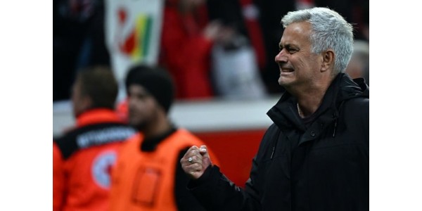 José Mourinho hace grandes cambios de planes para la Europa League